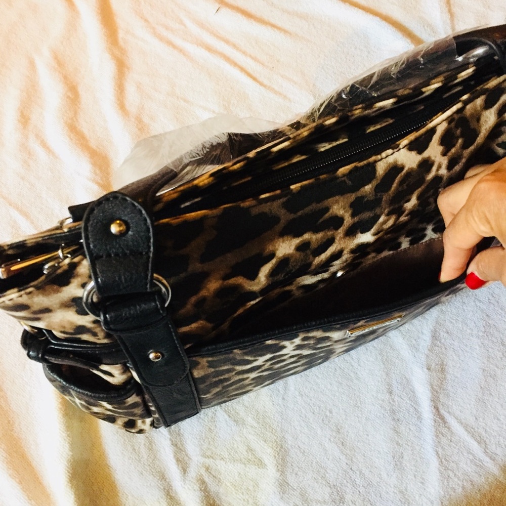 Leopard Print Tote With Zippered Back Pocket - image 4